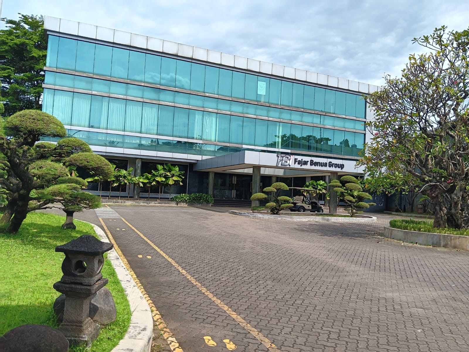 KANTOR DI JALAN RAYA MAYOR OKING JAYA ATMAJA, BOGOR DENGAN LUAS TANAH 69.151m2