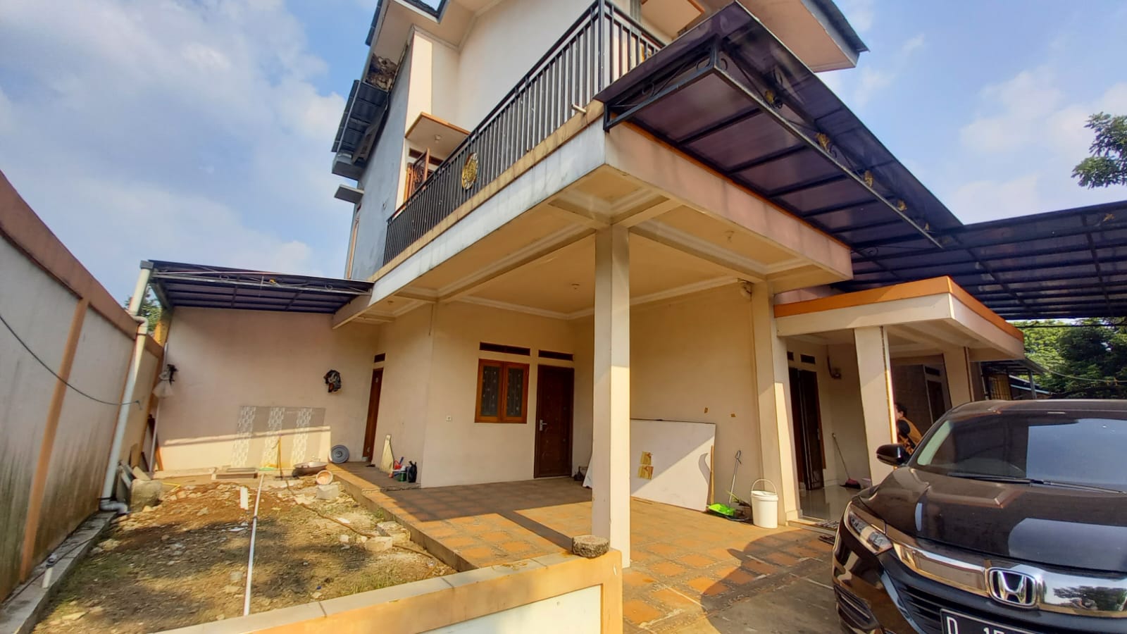 RUMAH DI GANG H MIKUN, DEPOK DENGAN LUAS TANAH 2.353m2