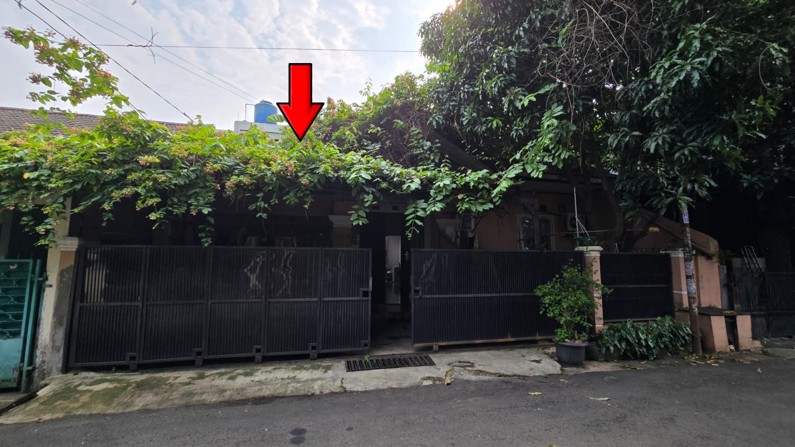 RUMAH DI PERUMAHAN SARUA PERMAI, TANGERANG SELATAN DENGAN LUAS TANAH 165m2