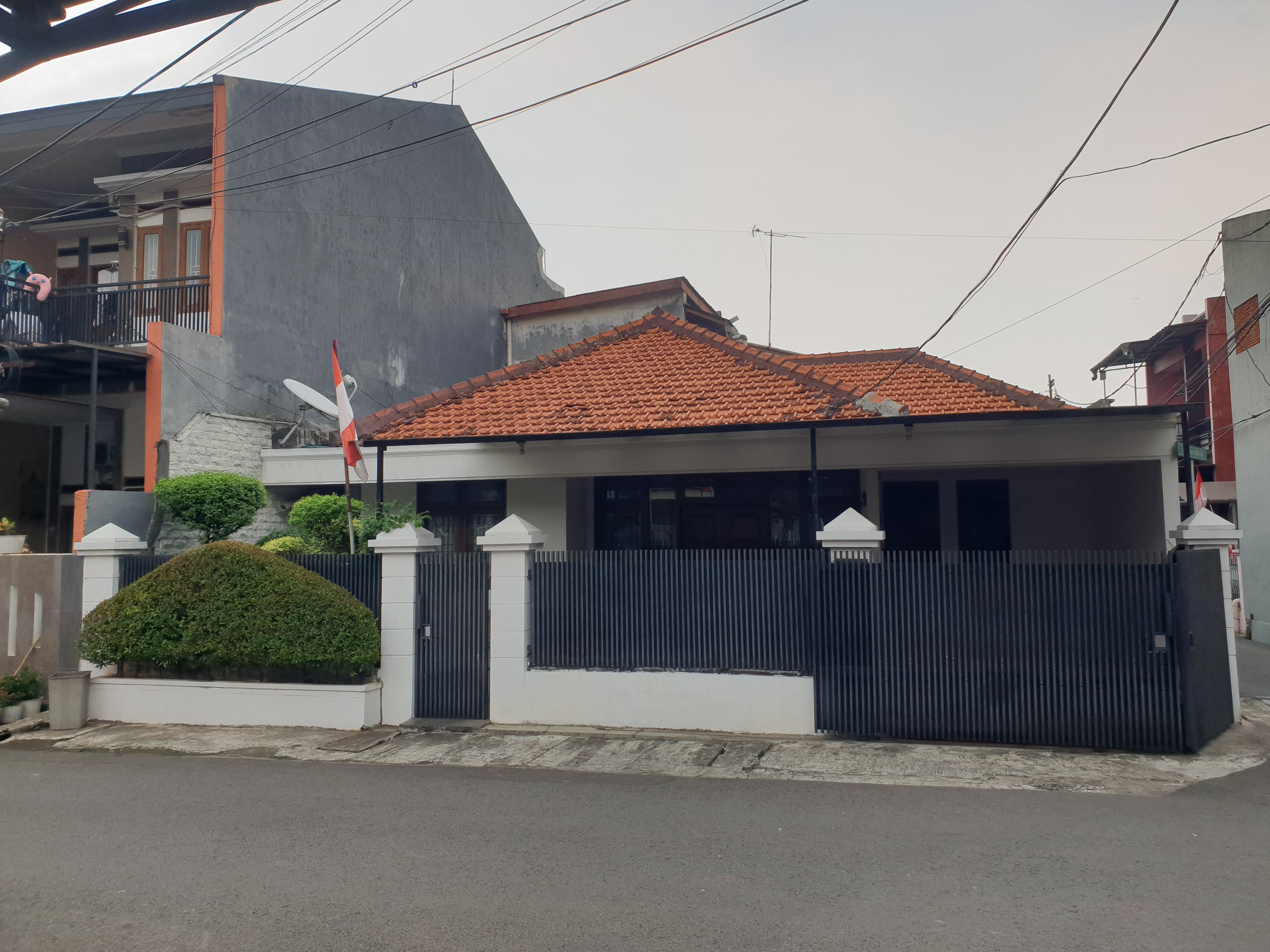 RUMAH DI PERUMAHAN PONDOK KELAPA KAVLING DKI, JAKARTA TIMUR DENGAN LUAS TANAH 163m2