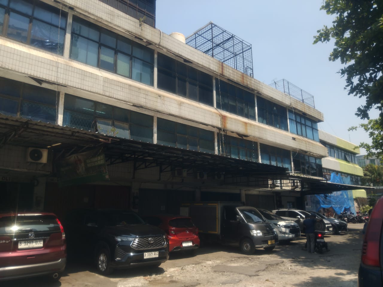 RUKO DI KOMPLEK RUKO AUTO SV, KELAPA GADING, JAKARTA UTARA DENGAN LUAS TANAH 72m2