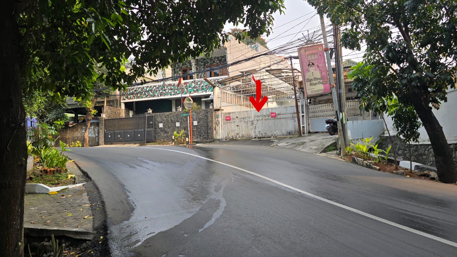 RUMAH DI JALAN PUSDIKLAT DEPNAKER, JAKARTA TIMUR DENGAN LUAS TANAH 312m2