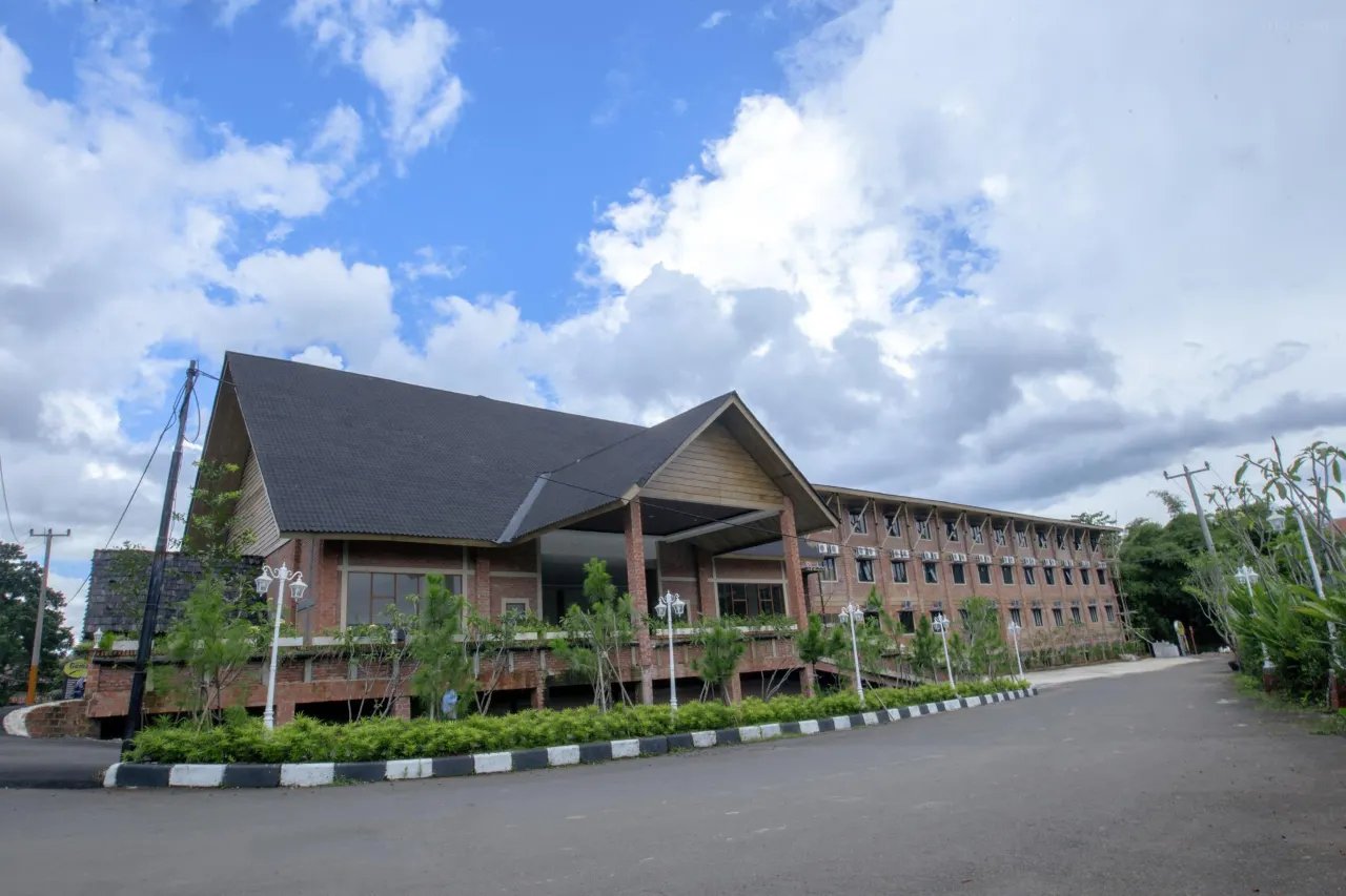 HOTEL DI JALAN BABAKAN TUMAS, CIKEAS, BOGOR DENGAN LUAS TANAH 7.098m2